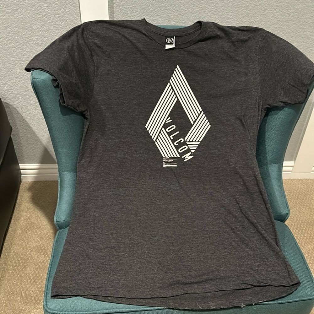 Men’s Volcom t-shirt
